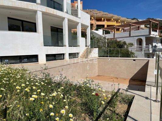 Sea View Houses with Outdoor and Indoor Pools in Benalmádena