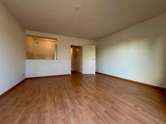 Wohnzimmer mit Balkon vorne raus (2)