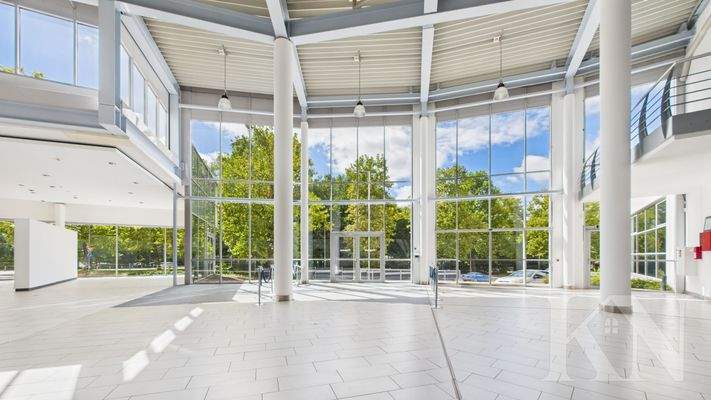 Eingangsbereich Halle