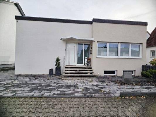 Ansicht Vorne, Straßenseite