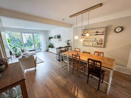 Wohn/-Esszimmer