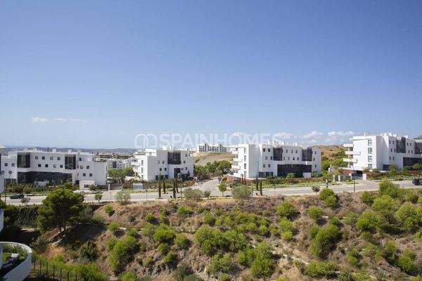 Sea-View Flats in a Fuengirola Complex in Spain