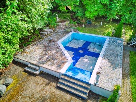 wunderschöner Garten mit großem Baumbestand 