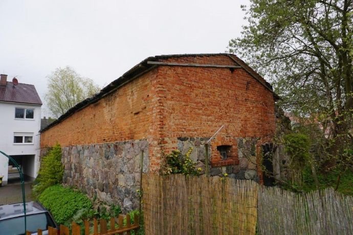 - Für Liebhaber alter Feldsteinmauern - Baugrundstück