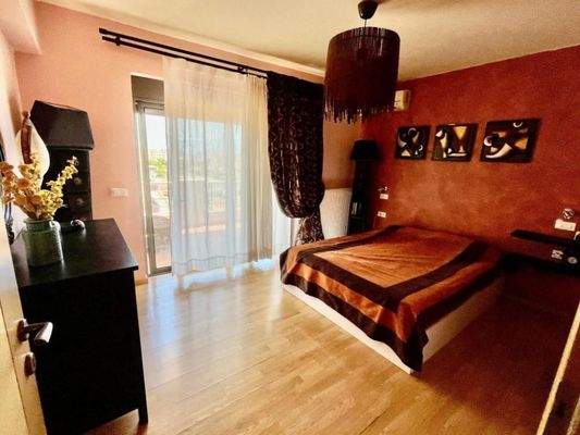 Kreta, Agios Nikolaos: Geräumige Wohnung im 2. Stock mit Panoramablick auf das Meer zu verkaufen