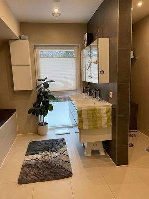 Vollbad mit Regendusche&Wanne