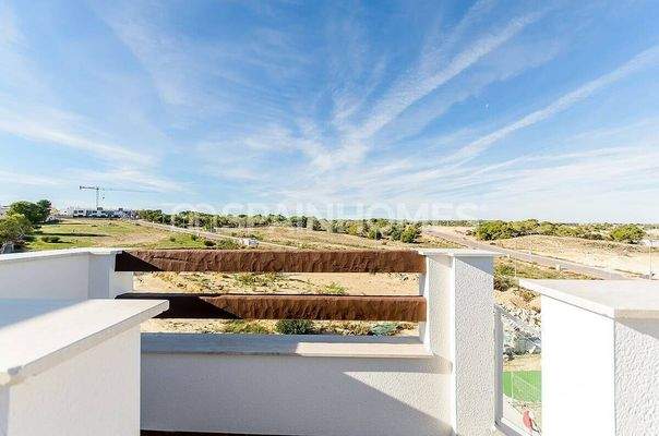 Modern Bungalows with Solarium in Torrevieja, Alicante