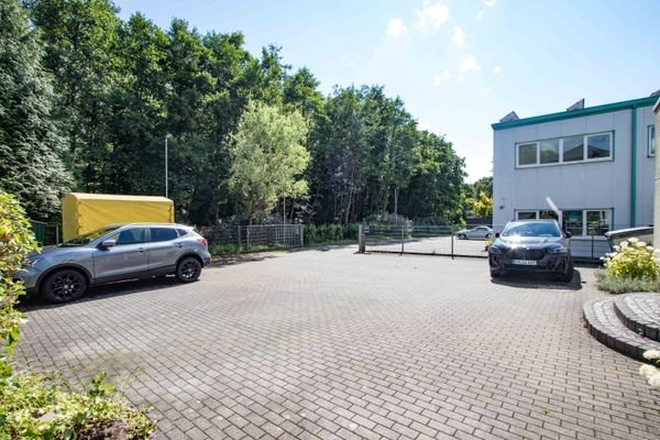 Parkplatz für bis zu 8 Pkws