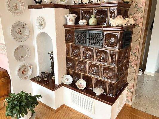 ...vorbei am Kachelofen (Wohnhaus)