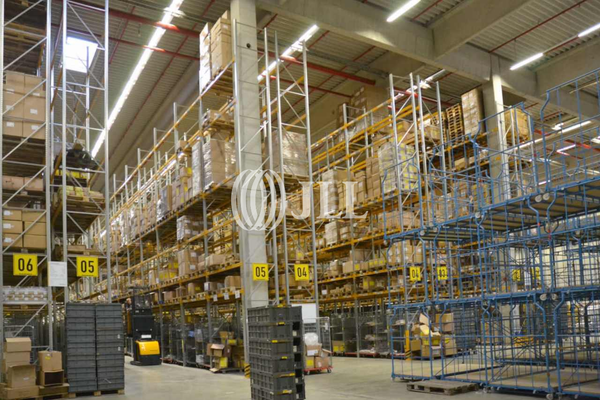 Innenansicht Halle - JLL