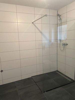 Bad mit ebenerdige Dusche