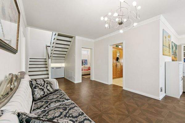 Flurbereich im Untergeschoss mit 2,70m Deckenhöhe