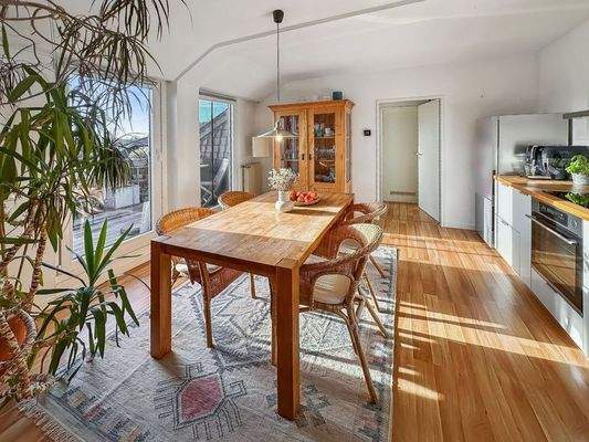 Essbereich und Küche Ansicht 1