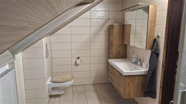 Bad im Obergeschoss (Foto2)