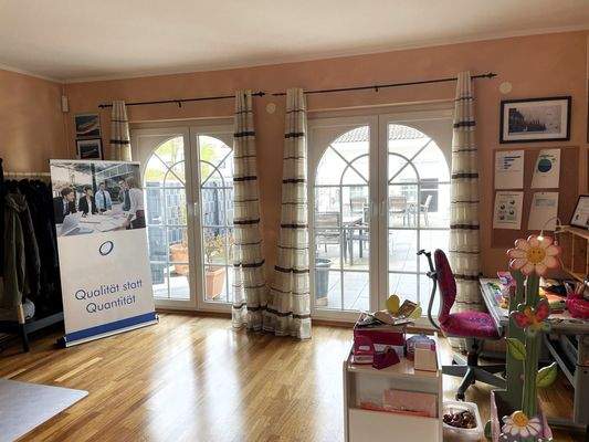 Hochwertiges Zweifamilienhaus