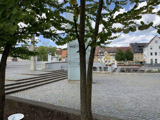 direkt neben dem Haus