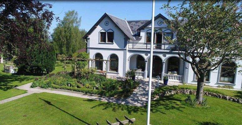 Villa Südansicht.jpg