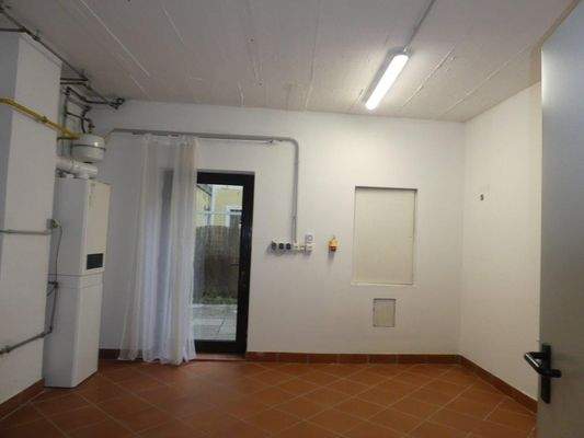 einer der beiden Abstellräume im EG.jpg