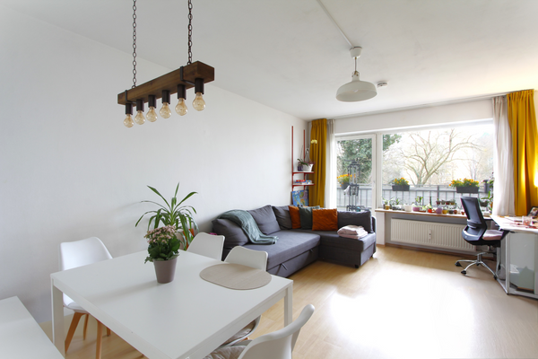 ...viel Licht und Zugang zur Süd-Loggia...