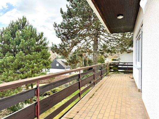 Langer Balkon bis um die Ecke 