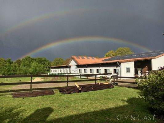 Blick auf das Hauptstallgebäude 