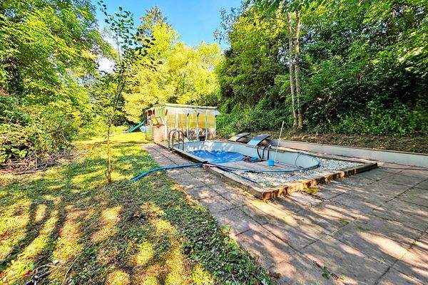 renovierungsbedürftiger Pool