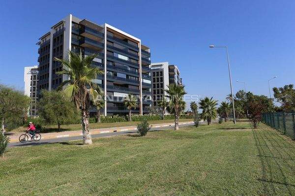 Renovated 4-Bedroom Furnished Villa by the Beach in Konyaaltı Liman