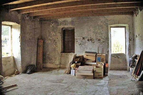 renovierungsbedürftiges Zimmer