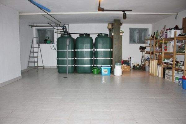 KG - Kellerraum mit Regenwassertanks