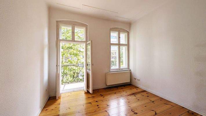 Wohnzimmer mit Balkon