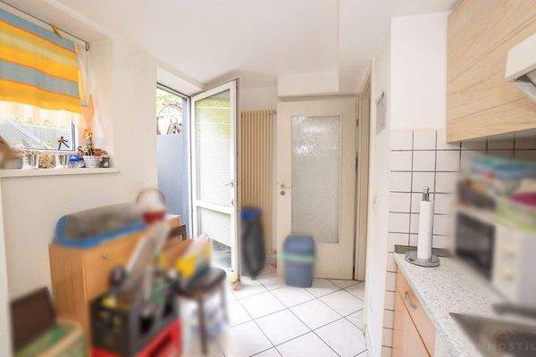 Küche mit separatem Ausgang (1)