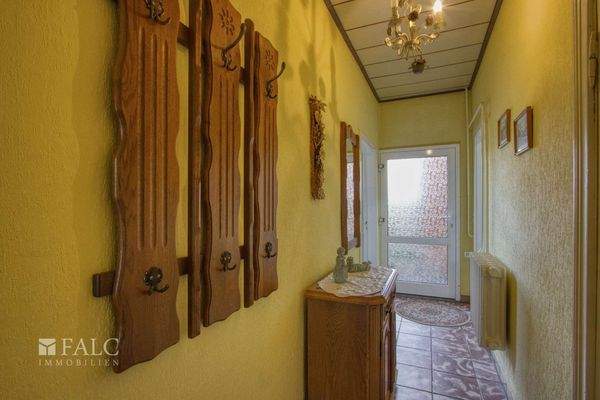 Flur und hinterer Ausgang WE 1