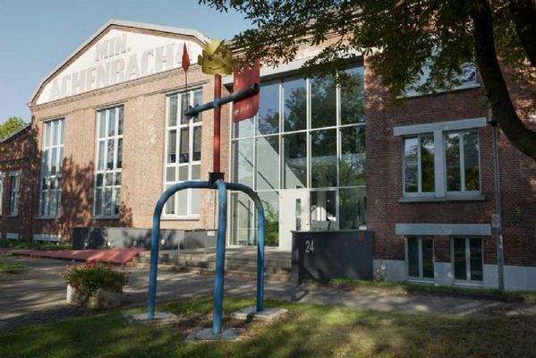 Büros links vom Eingang