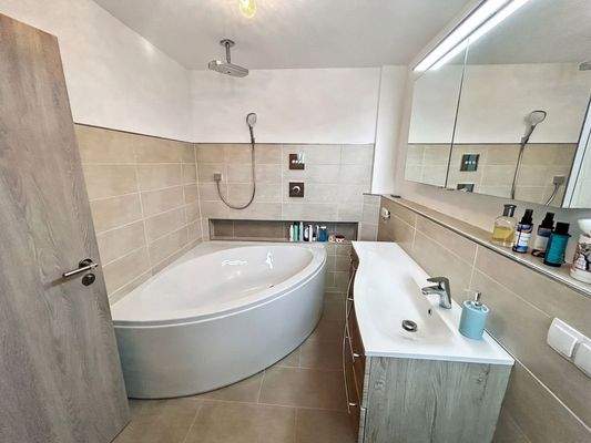 Badezimmer Ansicht I