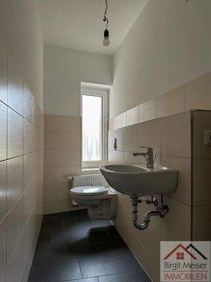 separates WC mit Fenster