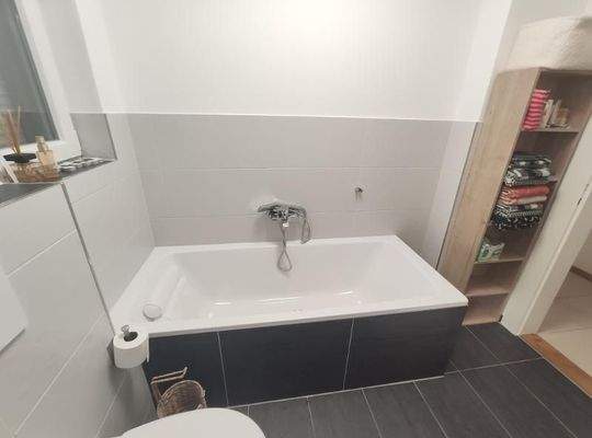 EG: Bad mit Wanne und Dusche Bild 4