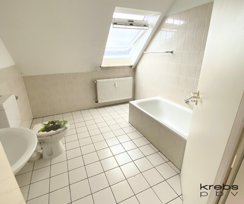 Tageslichtbad mit Wanne 2. Ebene