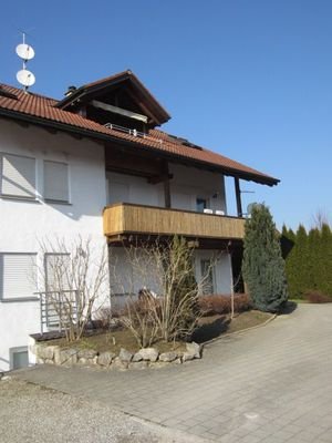 Aussenansicht Haus-von Einfahrt aus.jpg