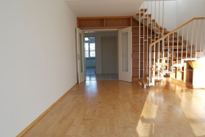 Haar im Amadeus Park: chic und gepflegt, 80m² Maisonette im 2. und 3. OG, Balkon, bezugsfrei