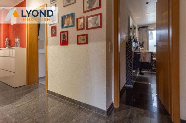 Flur EG / Zugang Badezimmer / Zugang Wohnzimmer