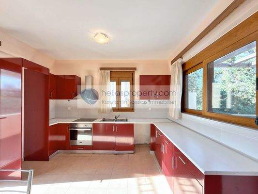 1556e626fadb4557ae3c3bc3899e84c5-original