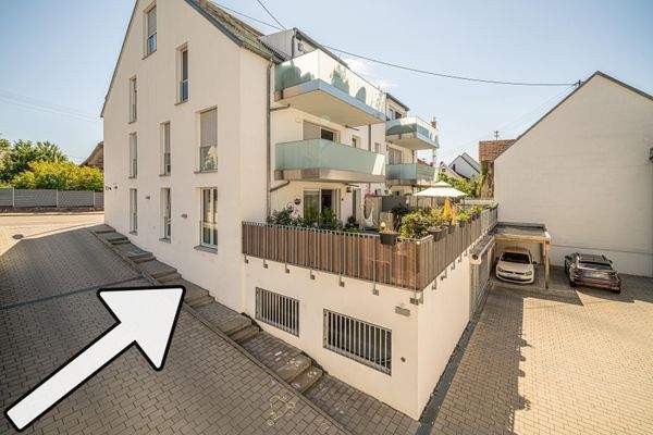 Gebäuderückseite / Terrasse