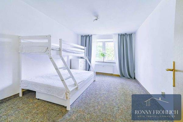 möbliertes Kinderzimmer