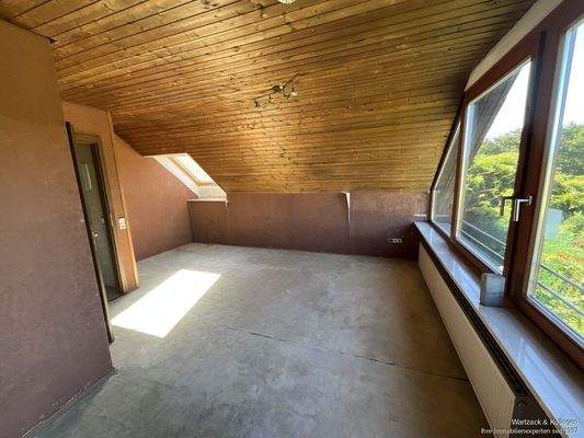 helles Zimmer im Dachgeschoss mit....