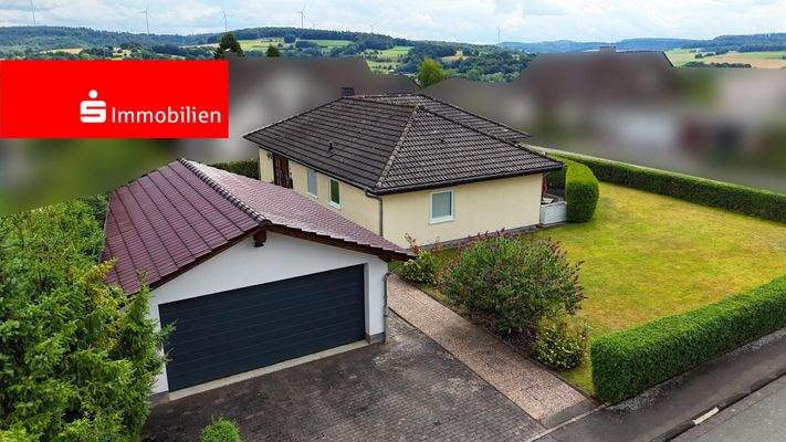 Hauseingang mit Garage