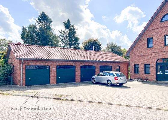 Vier Garagen optional zukaufbar