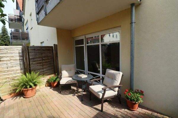 Gemütliche Terrasse mit Sitzgelegenheit