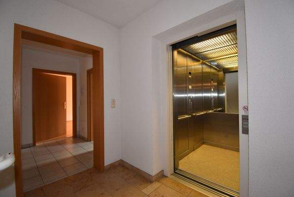02 Fahrstuhl.JPG