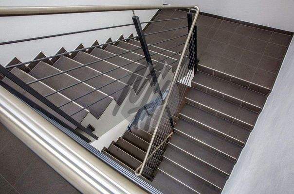 INFOS UNTER: 06171-586000