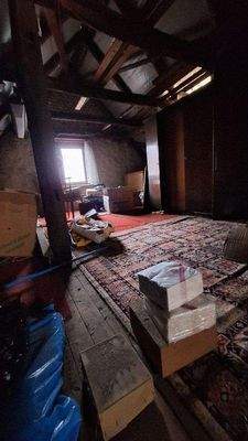 Nochm. Dachboden links mit Fenster.jpg